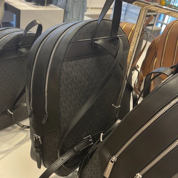 Michael Kors Jaycee Large Zip Pocket Backpack Black - Picture 4 of 16